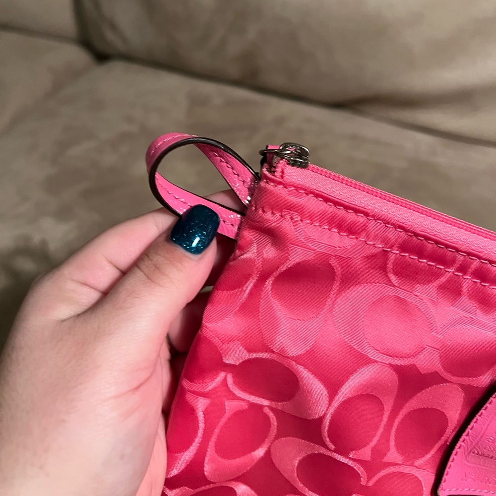 Brand new Coach pink bigger bag - Picture 5 of 9